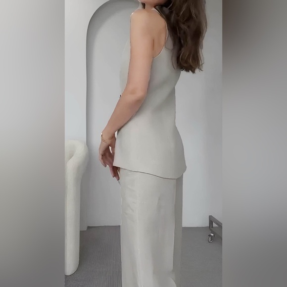 Casual yet dressy pants suit. - Picture 4 of 7